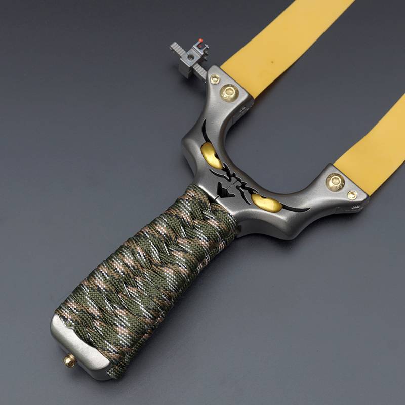 Golden-Eyed Beast naked bow